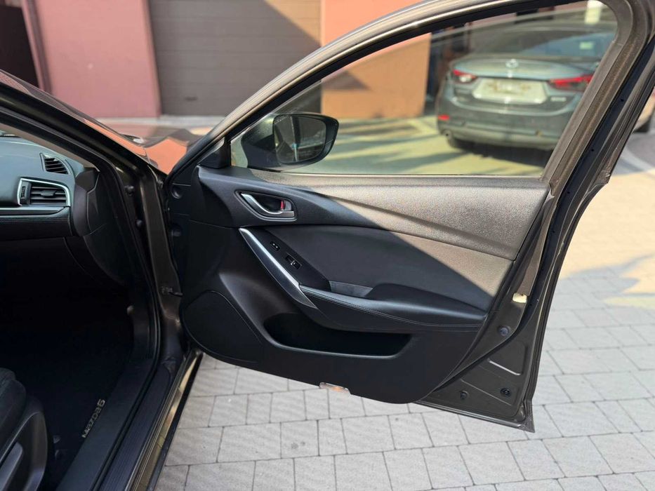 Mazda 6 2.5 бензин Sky Active 2015