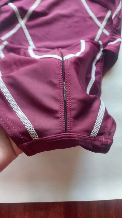 Продам спортивный купальник