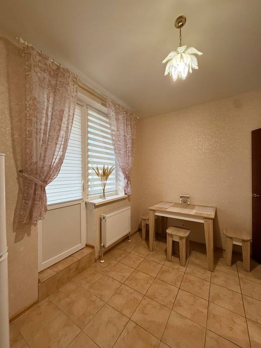 Продам 1к квартиру з ремонтом меблями АГВ 7небо