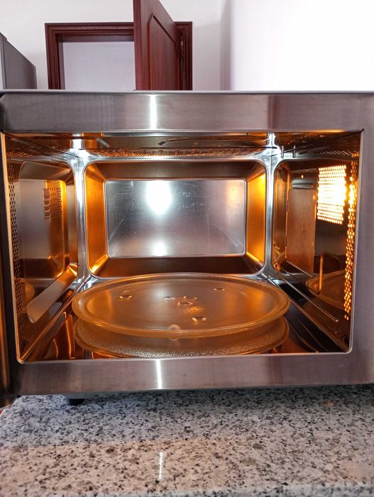 Microondas 26L, usado, em ótimo estado