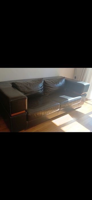 Sofa em pele preta