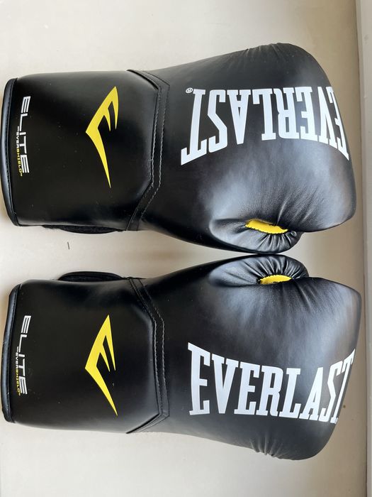 Боксёрские перчатки Everlast Elite + бинты