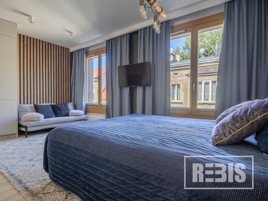 ENG| Pl. Kossaka 30m2 studio, nowoczesny blok w uroczym zaułku