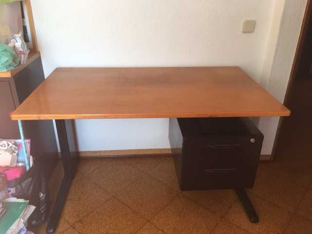 Secretária de escritório nova