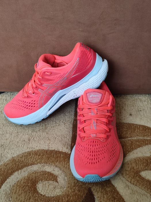Кросівки Asics Gel - Kayano 28. 40 розмір, коралового кольору, жіночі кросівки для бігу