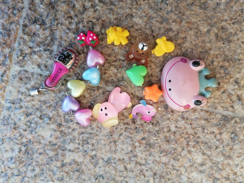 "Bujigangas" para decorar roupas ou cadernos