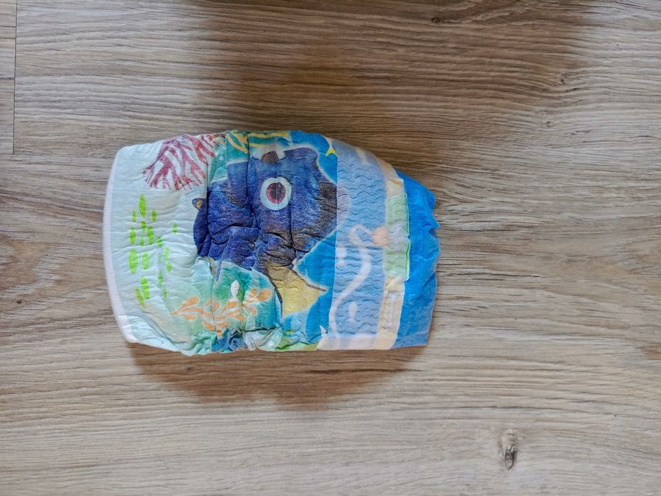 Pieluchy do wody basen dla dziecka noworodka niemowlę huggies