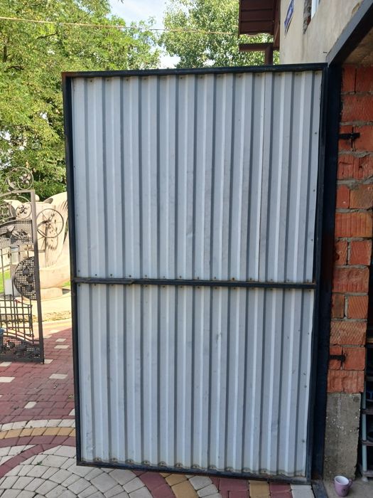 Ворота гаражные  в хорошем состоянии