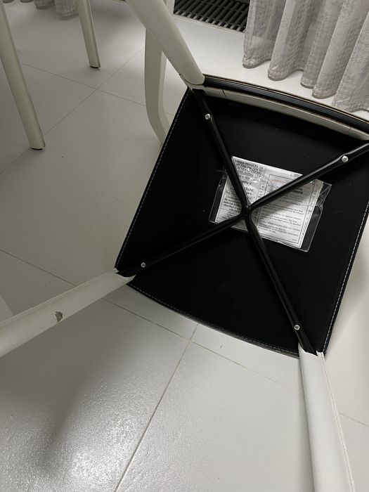 Стіл обідній та стільці