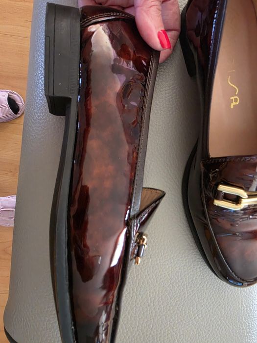 Mocassins  com fivela dourada elegantes