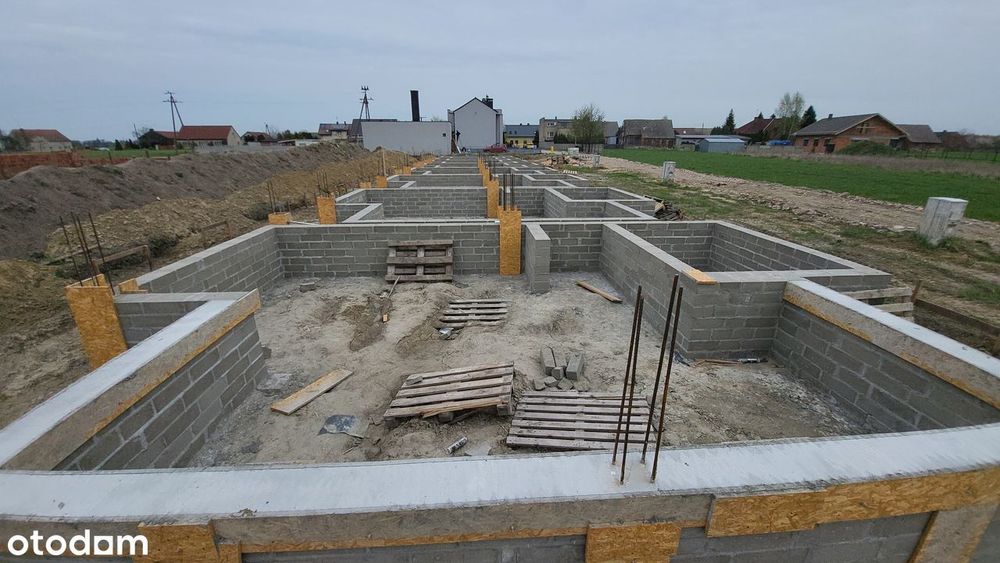 Rozpoczęta budowa 8 domów w zabudowie szeregowej