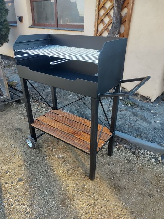 Grill ogrodowy solidny