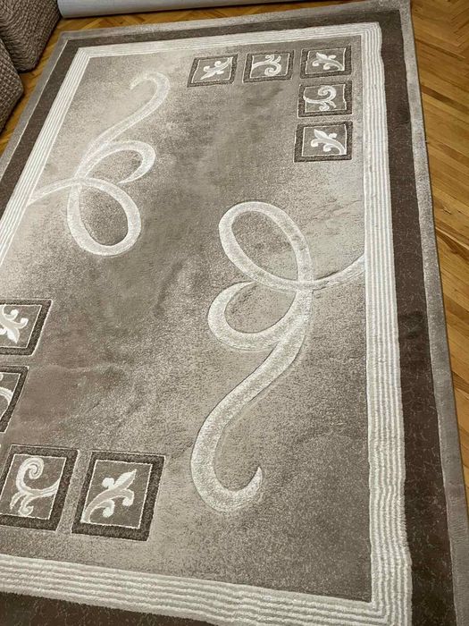 Килим 2/3 метри.