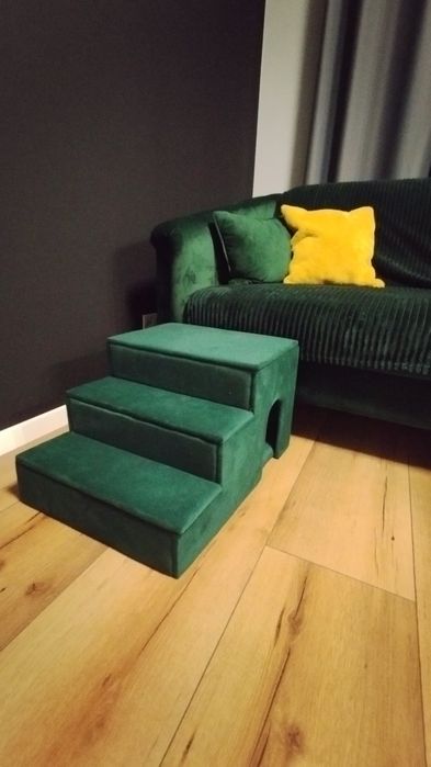 Schodki dla psa, buda tapicerowana DIY