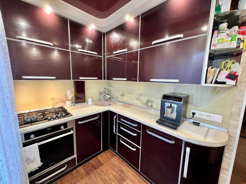 Продам 3-х комнатную квартиру район "80 школы"