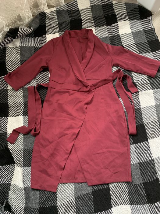 Сукня на запах бордова