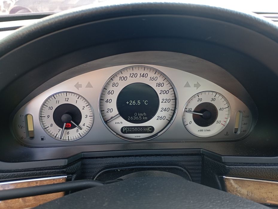 Mercedes-Benz E 220 — fotografia 2