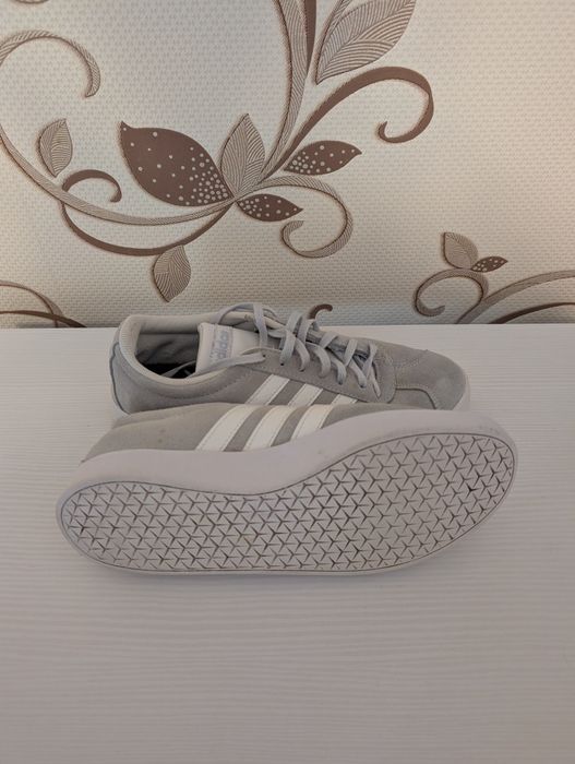жіночі кеди adidas