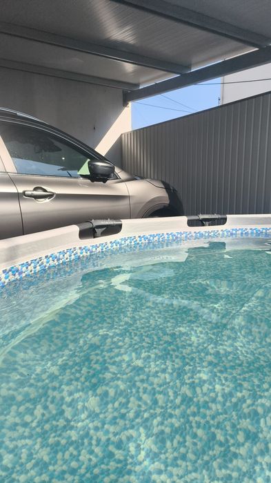 Piscina bestewey pro Max  está montada , sem nenhum furo em boas condições, motivo da venda viagem a trabalho e não vou poder está aproveitando ela