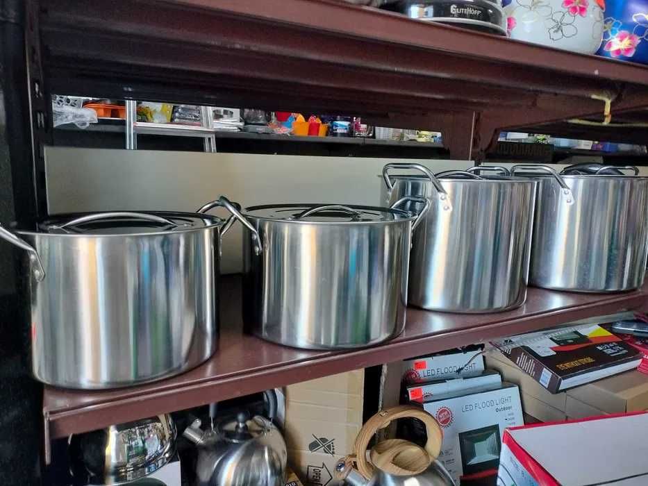 Tani i duży garnek 7 litrów nowy sprawny z pokrywką jakość szybko wysy