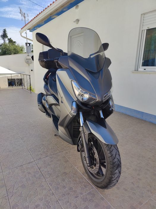 Yamaha Xmax - 400 (imaculada)