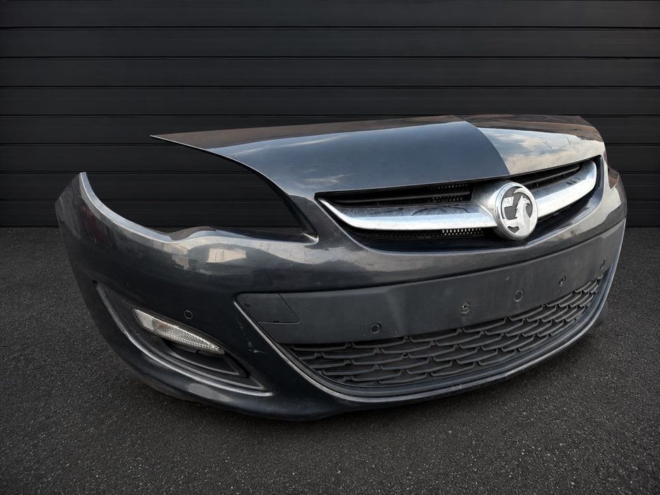 Бампер передній Opel Astra J