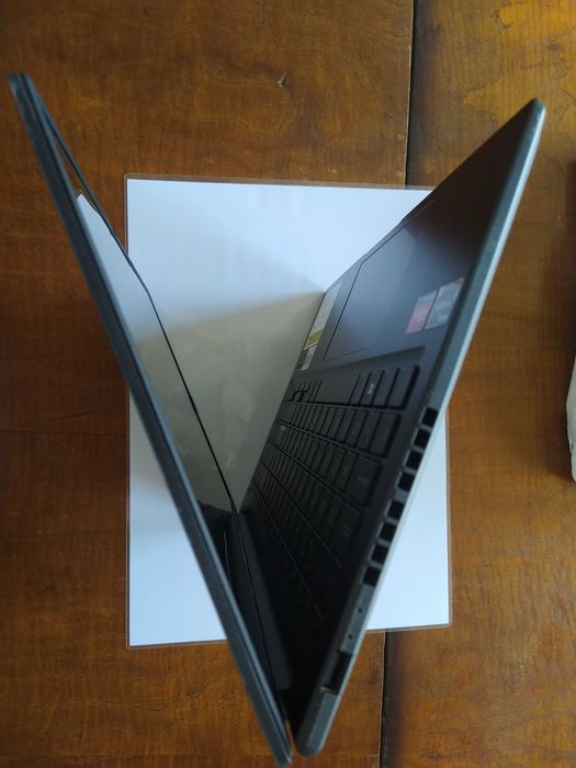 Portátil Asus VivoBook excelente ecrã OLED 15.6" RAM 16GB Disco 1TB. Na garantia Como novo, Muito boas prestações. Windows 11 original