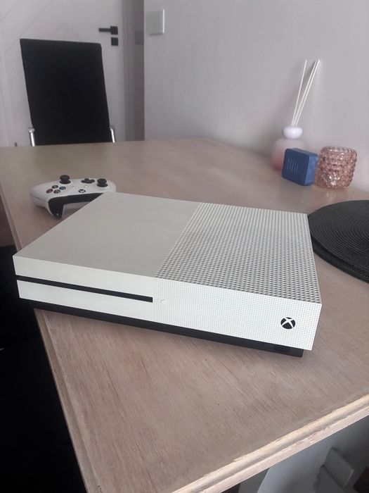 XBOX ONE S + pad