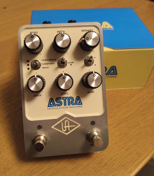 Astra Modularion Machine pedal - Universal Audio