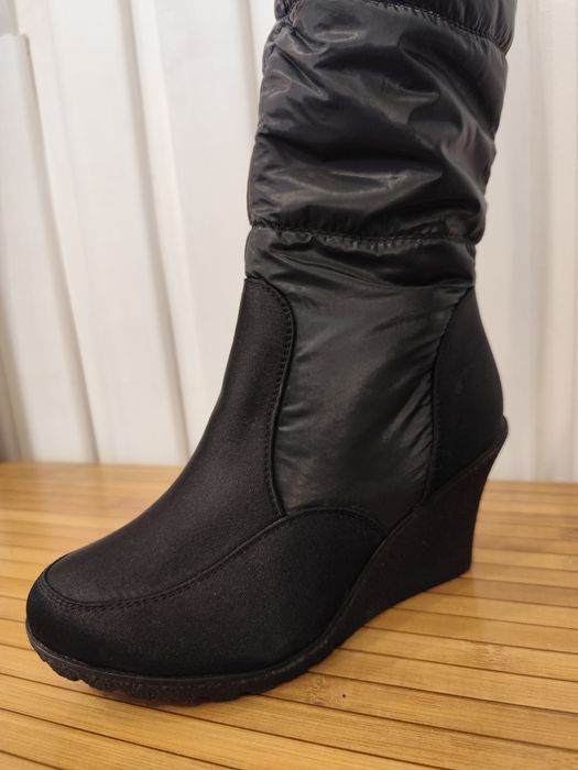 Чоботі дутіки на танкетці