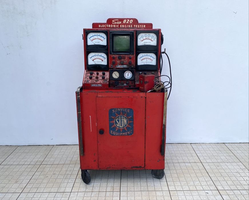 Máquina de diagnóstico de motores Sun 820 Electronic Engine Tester antiga 1950s automobilia