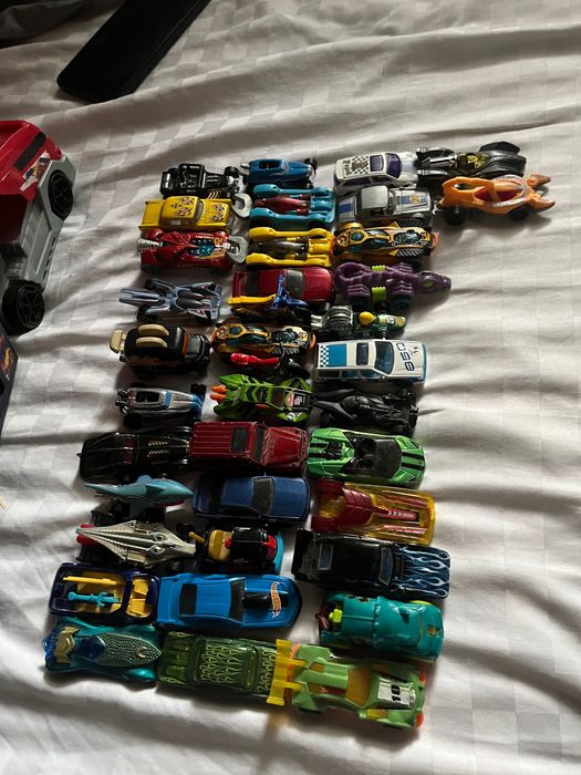 Продам машинки hotwels хотвилс