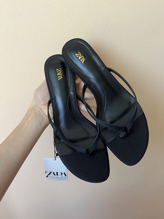Атласні босоніжки ZARA
