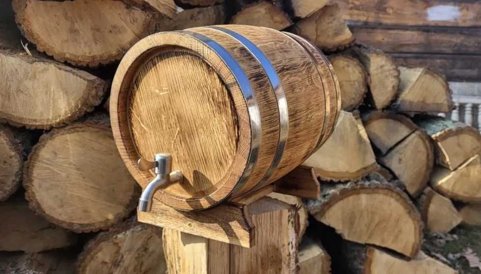 Бочка дубовая для зберігання алкоголю діжка для вина самогону коняку