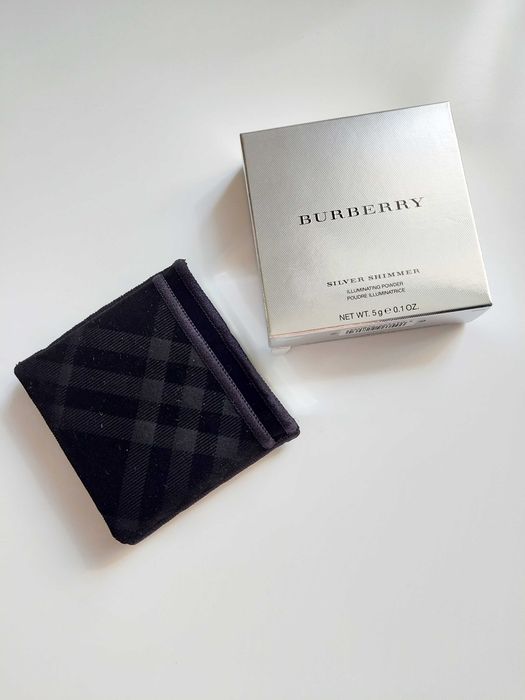 NOWY Burberry Silver Shimmer Illuminating Powder puder