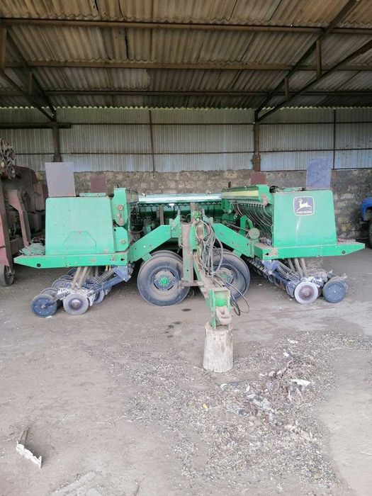 Продам сівалку John Deere 455 та інше навісне. Закриття господартства.