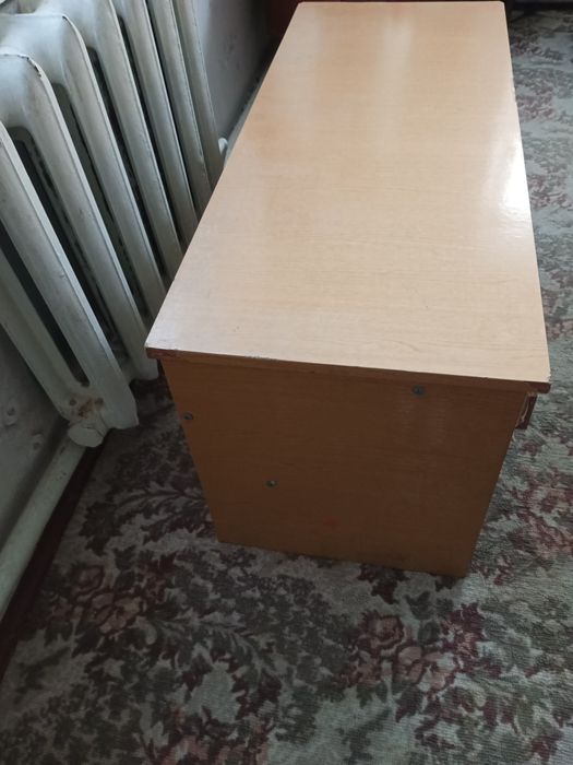 Продам стол,парту в отличном состоянии.