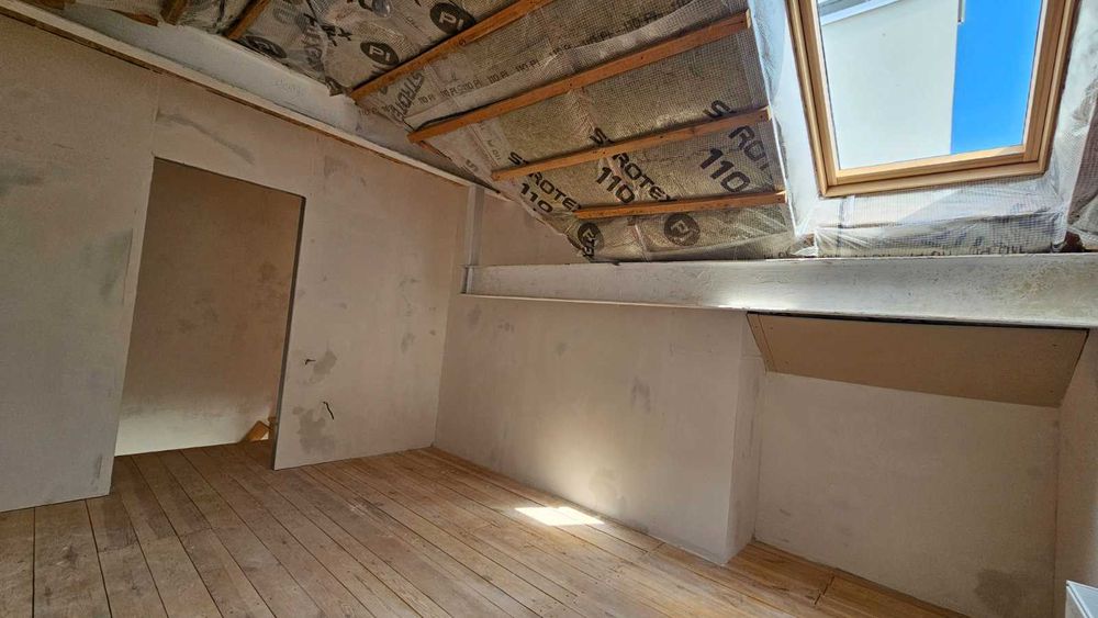 2 к. квартира 85 кв.м. під чистову, розводки, газ. Поряд озеро.