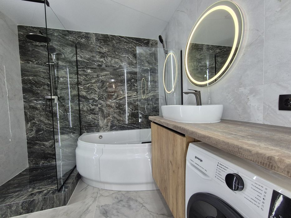 Продаж двокімнатної великої квартири поблизу центру