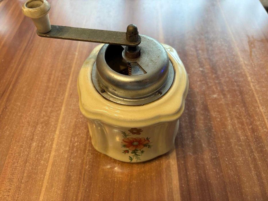 Porcelanowy Młynek do mielenia