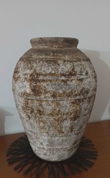 Vasos rústicos com pinturas rústicas