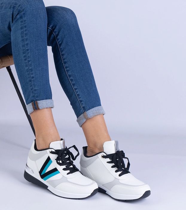 Białe sneakersy damskie na ukrytym koturnie Ninella