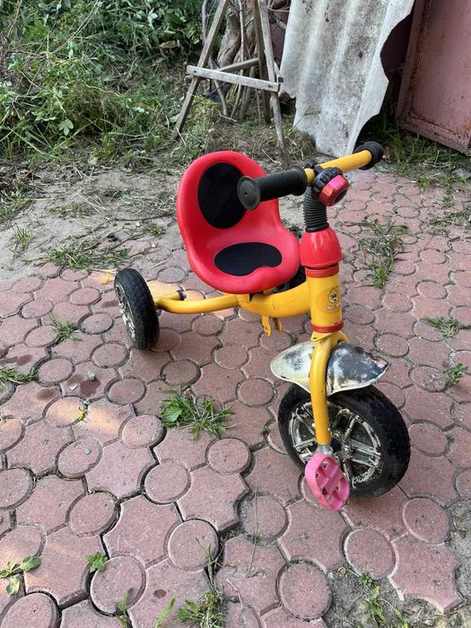 Дитячій велосипед трьохколісний.
