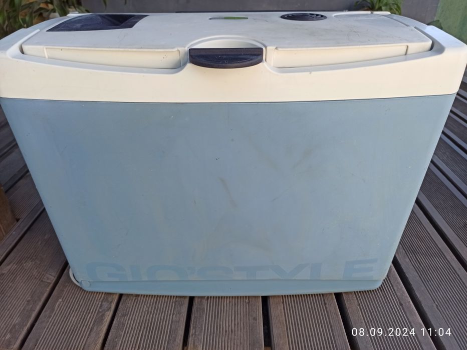 Автомобільний холодильник