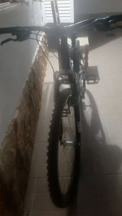 Bicicleta em mais ou menos bom estado