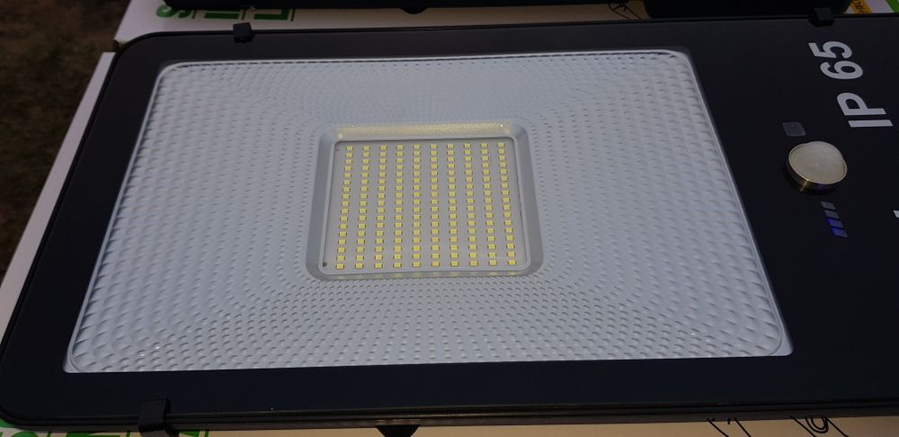 Lampa Solarna 360W Halogen LED Latarnia Czujnik Ruchu Zmierzchu+Pilot