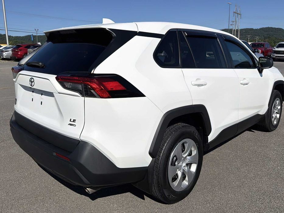 Toyota RAV4      2021
