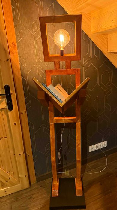 Unikatowa lampa stojąca z drewna