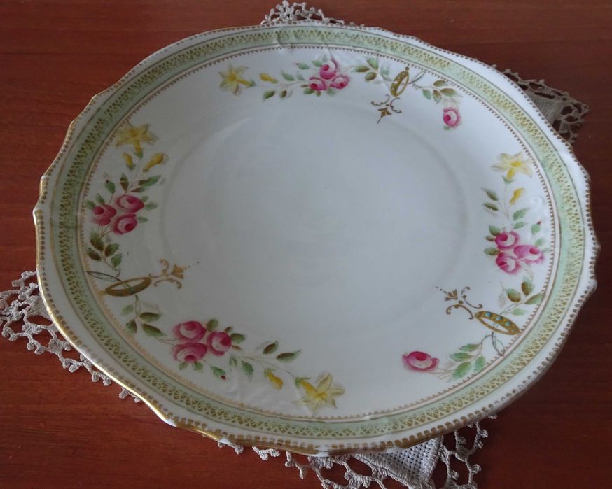 Prato de Cerâmica Decorativo Com Relevo - (+ de 50 Anos)