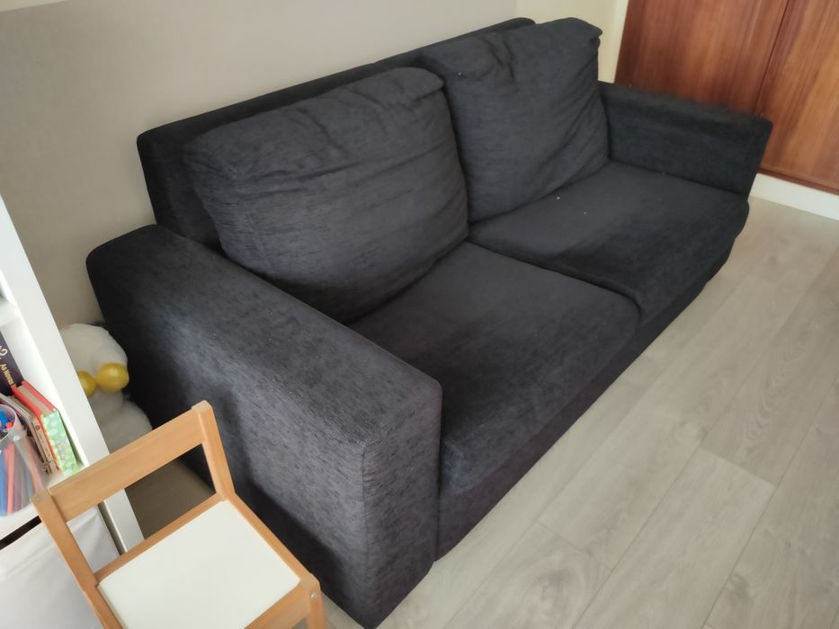 Sofá cama preto, usado